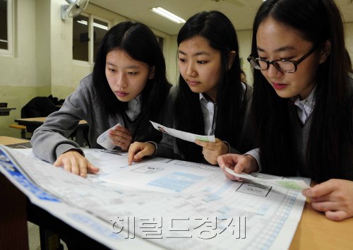 2018학년도 수능 가채점 결과 국어와 수학이 정시 지원 여부 및 합격을 좌우할 변수로 떠올랐다. [헤럴드경제DB]