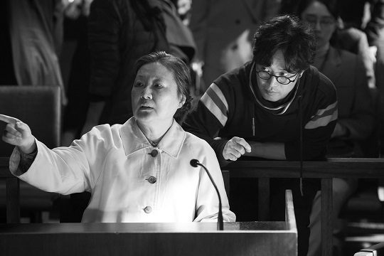 Kim Hae-sook (left) stars in “Herstory.” (Next Entertainment World)