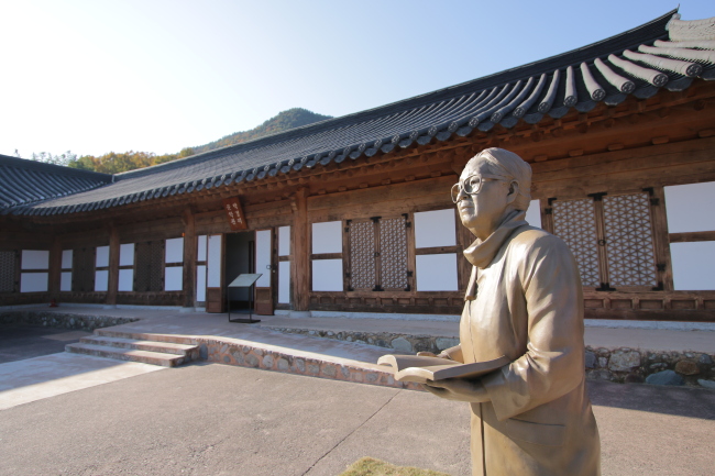 A replica of Choi Champan’s House in the book “Toji” in Hadong-gun, South Gyeongsang Province. (GNC21)