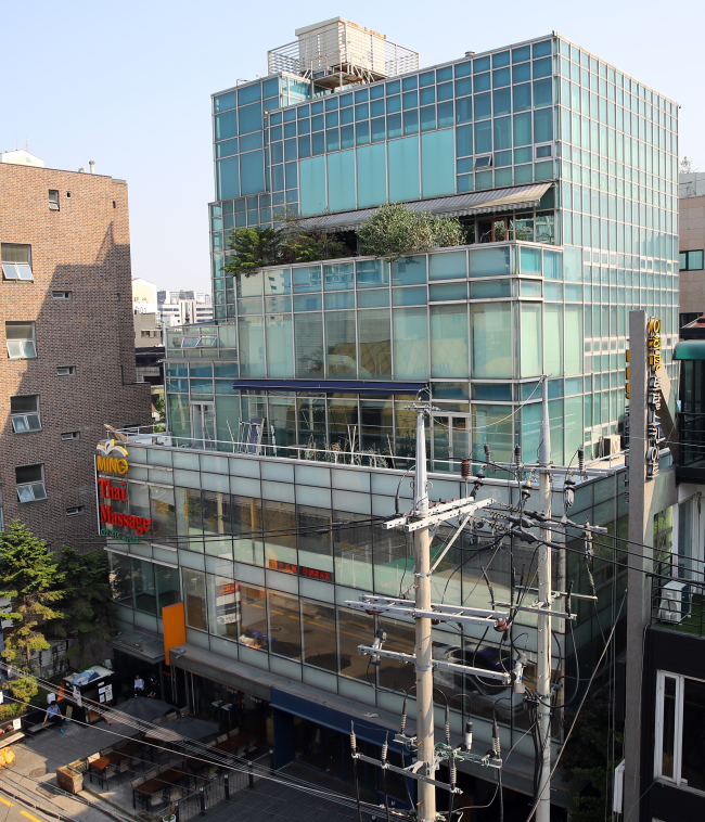 서울 강남구 신사동 정 씨의 거주지가 있는 M빌딩. [연합뉴스]