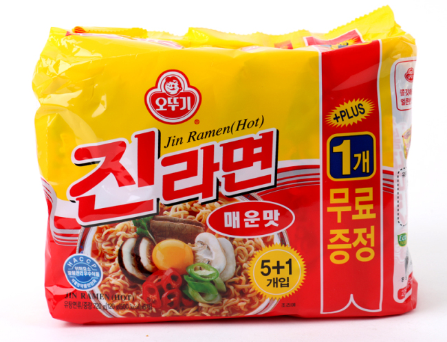 오뚜기가 라면값 동결ㆍ일자리 창출을 인정받아 은탑산업훈장을 받는다.