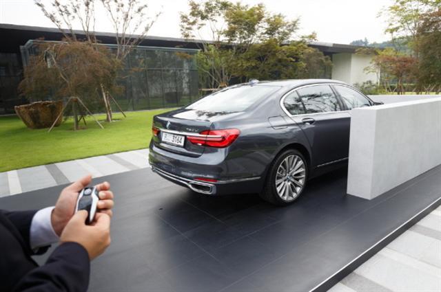 원격무인주차기능이 탑재된 BMW뉴7시리즈  [제공=BMW]