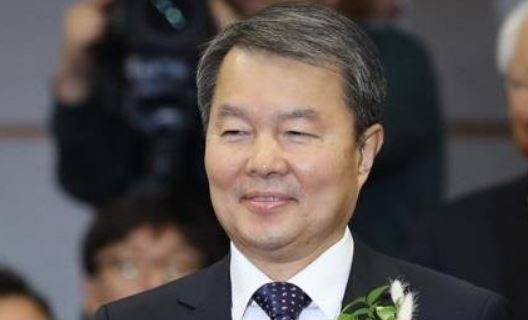 This photo, provided courtesy of the court, shows new Constitutional Court chief Lee Jin-sung during his inauguration ceremony on Nov. 27, 2017. (Yonhap)