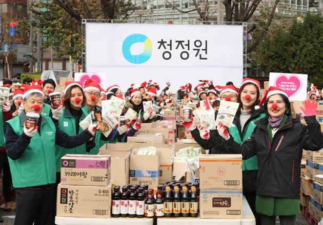 대상 임직원들이 11월의 산타로 분해 소외계층을 위한 봉사활동을 펼쳤던 모습