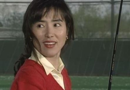 배우 이미지는 1994년 MBC에서 방영된 주말 드라마 ‘서울의 달’에서 아들 하나를 둔 재산 많은 이혼녀 민경란역으로 등장해 야망찬 제비족이었던 김홍식(한석규)과 결혼한다. [사진=MBC 드라마 ‘서울의 달’ 캡처]
