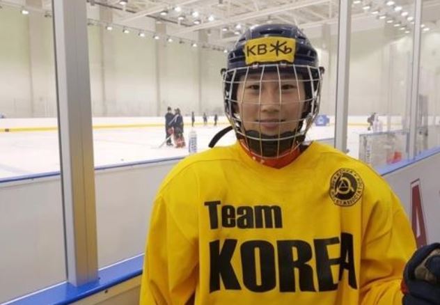 South Korean women's hockey captain Park Jong-ah poses for a photo after an interview with Yonhap News Agency at Jincheon National Training Center in Jincheon, North Chungcheong Province, on Nov. 27, 2017. (Yonhap)