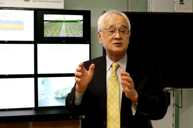 Toyoki Kozai, professor emeritus of Chiba University and president of the Japan Plant Factory Association, speaks to the press at an indoor farming facility in Chiba University in Chiba, Japan. (Son Ji-hyoung / The Korea Herald)