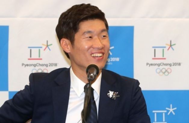 In this file photo taken on Aug. 4, 2017, former South Korean footballer Park Ji-sung speaks at an event in Seoul where he was named an honorary ambassador for the 2018 PyeongChang Winter Games. (Yonhap)