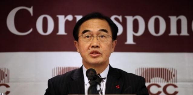 This photo taken on Nov. 28, 2017 shows South Korean Unification Minister Cho Myoung-gyon having a press conference with foreign journalists in Seoul. (Yonhap)