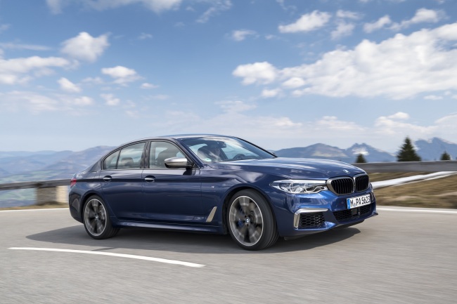 Side view of the new BMW M550d xDrive released here in October this year. (BMW Korea)