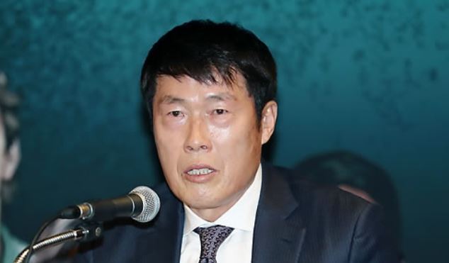 In this file photo taken Nov. 2, 2017, South Korean football legend Cha Bum-kun speaks at a press conference in Seoul. Cha was inducted into South Korea's Sports Hall of Fame on Nov. 29, 2017. (Yonhap)