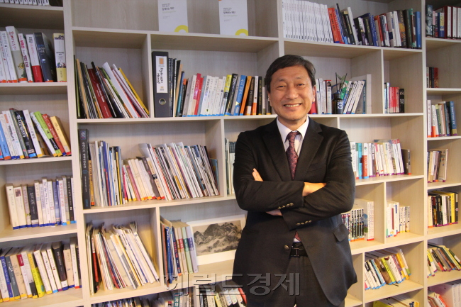 경기 오산시에서 만난 김정웅 서플러스글로벌 대표는 회사가 독보적인 반도체 중고장비 솔루션을 갖추고 있다고 자부했다. 최준선 기자/human@heraldcorp.com