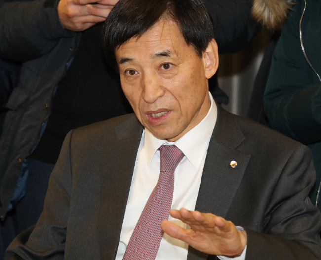 <YONHAP PHOTO-2022> 금리 인상 관련 이야기하는 이주열 총재 (서울=연합뉴스) 정하종 기자 = 이주열 한국은행 총재가 1일 오전 서울 중구 한국은행에서 열린 금융협의회에서 발언하고 있다. 2017.12.1 chc@yna.co.kr/2017-12-01 08:28:11/ <저작권자 ⓒ 1980-2017 ㈜연합뉴스. 무단 전재 재배포 금지.>
<YONHAP PHOTO-2022> 금리 인상 관련 이야기하는 이주열 총재 (서울=연합뉴스) 정하종 기자 = 이주열 한국은행 총재가 1일 오전 서울 중구 한국은행에서 열린 금융협의회에서 발언하고 있다. 2017.12.1 chc@yna.co.kr/2017-12-01 08:28:11/ <저작권자 ⓒ 1980-2017 ㈜연합뉴스. 무단 전재 재배포 금지.>