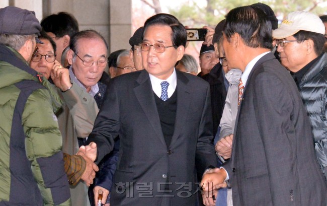 지난 11월7일 구재태 전 대한민국재향경우회 회장이 서울 서초동 서울중앙지검장에 피의자 신분으로 출석하는 모습. 2008년부터 올해 5월까지 경우회장을 지낸 구 전 회장은 경우회 자금을 빼돌려 불법 정치활동에 쓴 혐의 등으로 구속 기소됐다. [사진=정희조 기자/checho@heraldcorp.com]