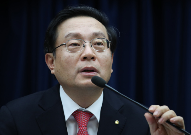 1일 오전 우리은행 본사 회의실에서 진행된 기자간담회에서 손태승 우리은행장 내정자가 향후 경영 구상을 설명하고 있다. [사진제공 = 연합뉴스]