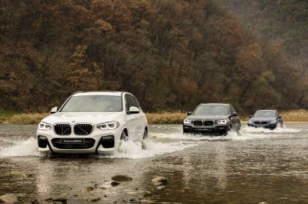도하 코스를 내달리는 뉴 X3 [제공=BMW코리아]