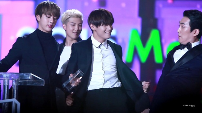 월드스타 방탄소년단과 엑소, 워너원, 아이유 등이 멜론뮤직어워드에 참석, 팬들의 큰 환호에 화끈한 무대로 답했다. [사진=유튜브 화면 캡처/OSEN]