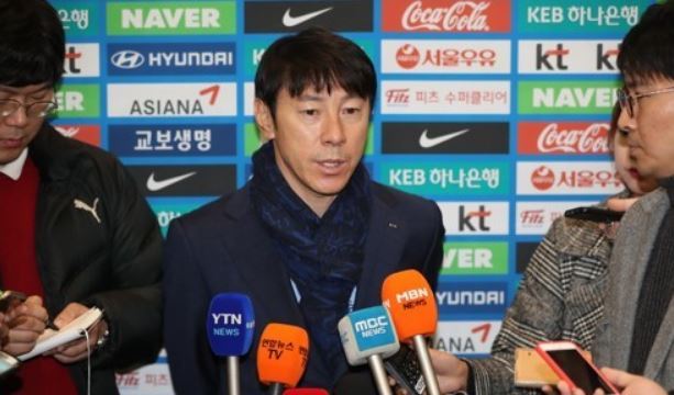 South Korea national football team head coach Shin Tae-yong speaks to reporters after returning home from the 2018 FIFA World Cup draw in Russia at Incheon International Airport, located west of Seoul, on Dec. 3, 2017. (Yonhap)