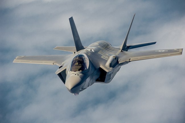 미국 스텔스 전투기 F-35A(사진) 등이 참여하는 대규모 한미 연합공중훈련 ‘비질런트 에이스(Vigilant ACE)’를 앞두고 북한이 연일 비난 공세의 수위를 높이고 있다. [사진=미 국방부]