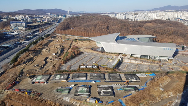 현대중공업 연구개발센터로 변경 확정된 성남 분당구 정자동 4-5번지 잡월드 부지 전경.[사진제공=성남시]