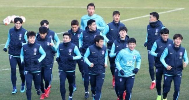 This file photo taken Dec. 4, 2017, shows the South Korean national football team's training at Ulsan Stadium in Ulsan. (Yonhap)
