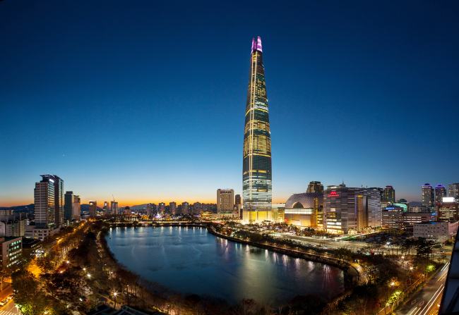 롯데월드타워 전경 [사진제공=롯데문화재단]