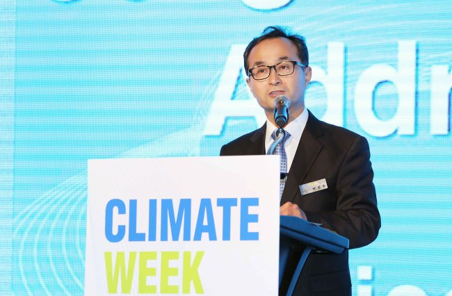 박원주 산업통상자원부 에너지자원실장이 5일 서울 강남구 코엑스 인터컨티넨탈 호텔에서 열린 ‘기후 위크(week) 2017’ 콘퍼런스에서 인사말을 하고 있다.［사진=산업통상자원부］