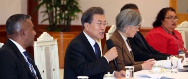 South Korean President Moon Jae-in (second from L) speaks in a meeting with the foreign ministers of 13 Pacific island countries at his office Cheong Wa Dae in Seoul on Dec. 5, 2017. (Yonhap)