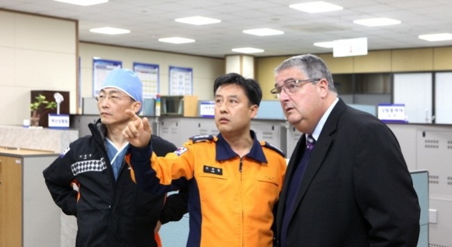 이 기적의 생환술을 집도한 이국종 교수 뒤에는 그의 스승인 외상분야의 권위자 라울 코임브라 교수(맨 오른쪽)의 조언이 있었던 것으로 알려졌다.[사진제공=세이프투데이]