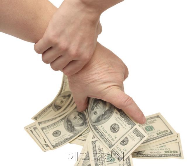 감사원은 5일 한국가스공사 사장에게 법인카드로 골프채 12개를 사는 등 약 656만 원을 부당 사용하고 직무 관련자로부터 향응을 받은 가스연구원 A씨를 파면하라고 통보했다. [사진=헤럴드경제DB]