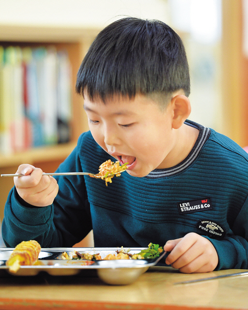 채소가 많은 비빔밥도 2학년 아이들은 잘 먹었다. [제공=숭례초]