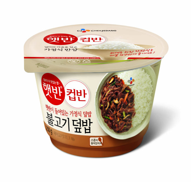 가정간편식 시장 규모가 2조원대를 훌쩍 넘으며 가파른 성장세를 보이고 있다. 사진은 CJ제일제당의 ‘햇반 컵반’.