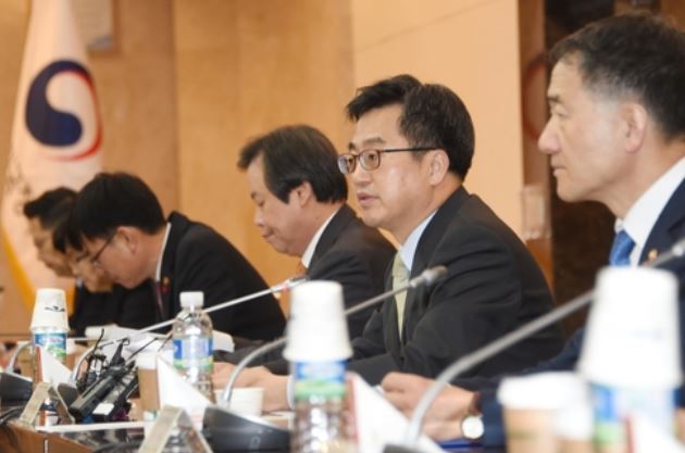 Finance Minister Kim Dong- yeon (Yonhap)