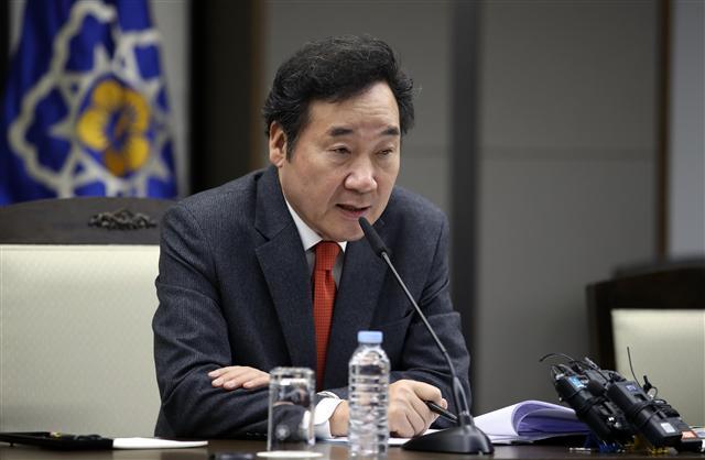 <YONHAP PHOTO-2619> 국정현안점검조정회의 주재하는 이낙연 총리 (세종=연합뉴스) 김인철 기자 = 이낙연 국무총리가 7일 오전 정부세종청사에서 열린 국정현안점검조정회의에서 모두발언을 하고 있다. 2017.12.7 yatoya@yna.co.kr/2017-12-07 08:53:04/ <저작권자 ⓒ 1980-2017 ㈜연합뉴스. 무단 전재 재배포 금지.>