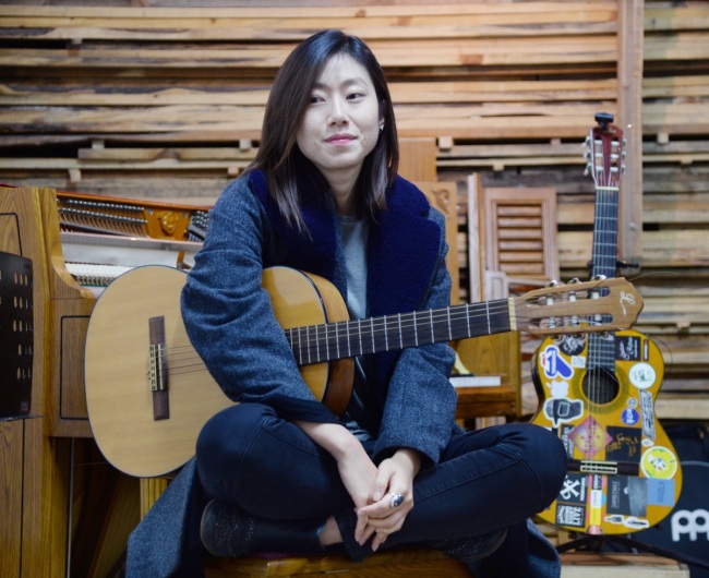 Singer-songwriter Choi Gonne poses during a recent interview with The Korea Herald in Seoul. (Park Hyun-koo / Korea Herald)
