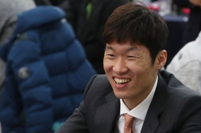 Former South Korean football player Park Ji-sung smiles during his JS Foundation event in Suwon, south of Seoul, on Dec. 8, 2017. (Yonhap)