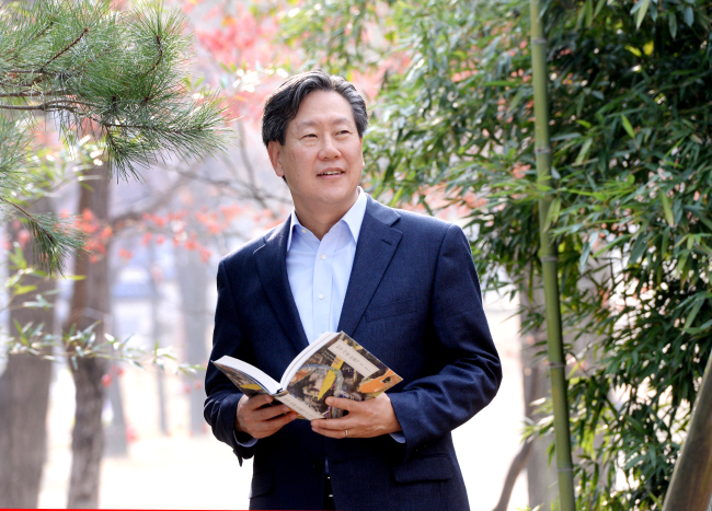 Hahm Chai-bong, president of the Asan Institute for Policy Studies, poses before an interview with The Korea Herald on Nov. 22 in Seoul. (Park Hyun-koo/The Korea Herald)