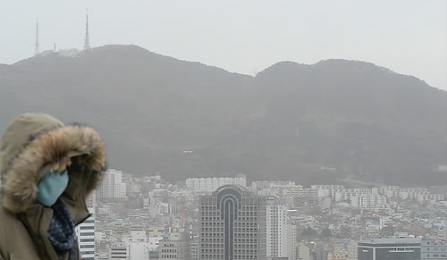 숨쉬기 힘들어지는겨울…4계절중 3계절이 ‘뿌연세상’