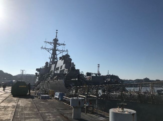 The USS Curtis Wilbur destroyer is anchored at the dock in Yokosuka naval base. (Yeo Jun-suk/The Korea Herald)