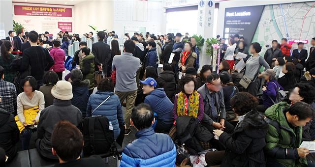 얼마 전 분양한 ‘독산역 롯데캐슬 뉴스테이’ 견본주택.