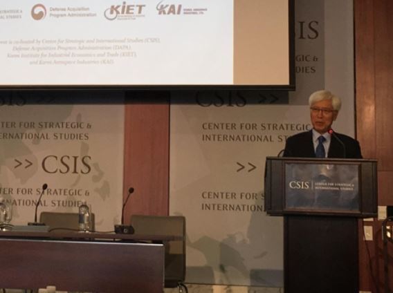 Jeon Jei-guk, head of the Defense Acquisition Program Administration (DAPA), delivers a keynote speech at a forum on South Korea-U.S. defense industry cooperation in Washington, D.C. on Dec. 11, 2017, (local time) in this photo provided by DAPA. (Yonhap)