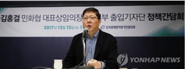 This photo, taken Dec. 12, 2017, shows Kim Hong-gul, new chief of the Korean Council for Reconciliation and Cooperation, speaking to reporters. (Yonhap)