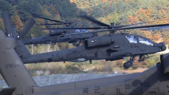 This file photo shows three South Korean Army Apache attack helicopters. (Yonhap)