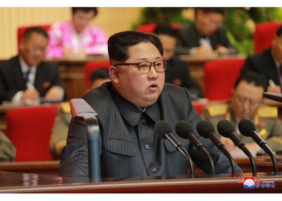 김정은 북한 노동당 위원장이 지난 12일 평양 4·25문화회관에서 열린 제8차 군수공업대회에서 연설하고 있다.  [연합뉴스]