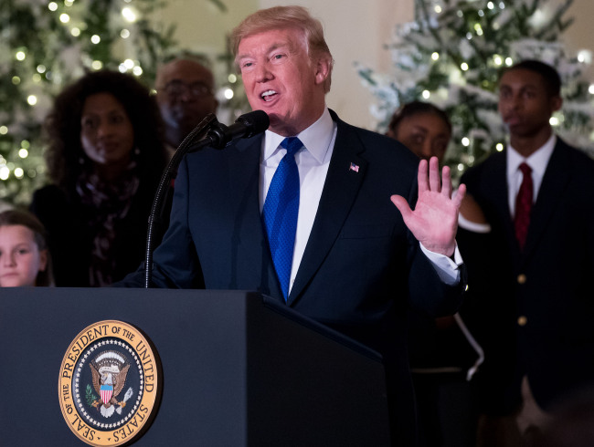 <YONHAP PHOTO-1817> (171213) -- WASHINGTON, Dec. 13, 2017 (Xinhua) -- U.S. President Donald Trump speaks on tax reform at the White House in Washington D.C., the United States, on Dec. 13, 2017. U.S. House and Senate Republicans secured a deal Wednesday on the final version of a tax cut bill, paving the way for the U.S. Congress to pass the bill and handle a major legislative achievement to President Donald Trump before Christmas. (Xinhua/Ting Shen)/2017-12-14 08:48:36/ <저작권자 ⓒ 1980-2017 ㈜연합뉴스. 무단 전재 재배포 금지.>
<YONHAP PHOTO-1817> (171213) -- WASHINGTON, Dec. 13, 2017 (Xinhua) -- U.S. President Donald Trump speaks on tax reform at the White House in Washington D.C., the United States, on Dec. 13, 2017. U.S. House and Senate Republicans secured a deal Wednesday on the final version of a tax cut bill, paving the way for the U.S. Congress to pass the bill and handle a major legislative achievement to President Donald Trump before Christmas. (Xinhua/Ting Shen)/2017-12-14 08:48:36/ <저작권자 ⓒ 1980-2017 ㈜연합뉴스. 무단 전재 재배포 금지.>