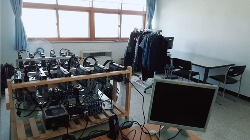 A photo of a mining hardware installed in a classroom was posted Monday on a college community Facebook page. (Yonhap)