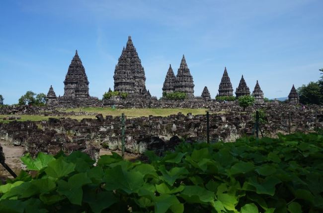 The Prambanan Temple compound, with piles of rocks indicating temples still left for reconstruction (Won Ho-jung/The Korea Herald)