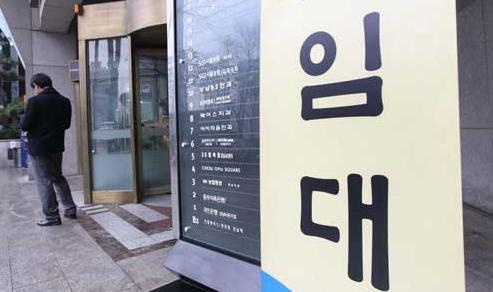 정부의 ‘임대주택 등록 활성화 방안’ 이 발표되자 전문가들 사이에서는 정부의 새 대책이 시행되는 내년 4월 이전에 기존 주임사 제도로 등록을 하는 것이 낫다는 분석이 나온다. 이는 구(舊) 제도와 신(新) 제도의 혜택을 모두 적용받을 수 있기 때문이다.