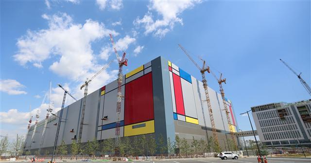 삼성전자 평택캠퍼스 반도체 생산라인 외경.