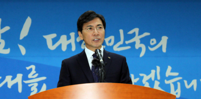 South Chungcheong Province Governor speaks at the press conference held at the provincial government office in Hongseong, South Chungcheong Province on Monday. Yonhap